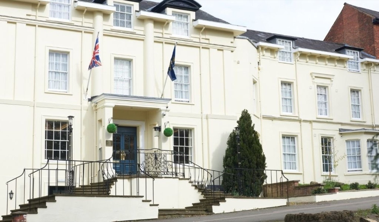 Banbury House Hotel facade