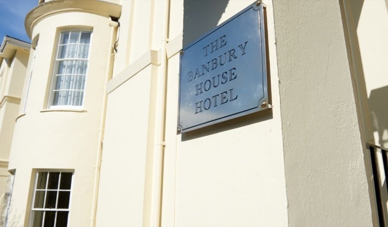 The Banbury House Hotel nameplate at the entrance